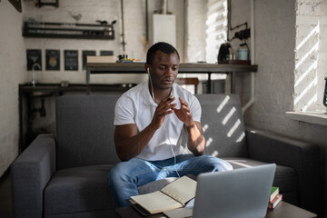 Black student talking with teacher online