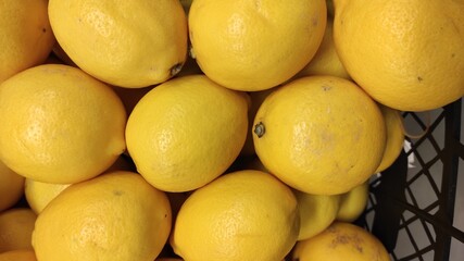 Lemons on the market