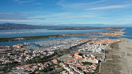 Obraz premium Survol du littoral audois et des Pyrénées orientales