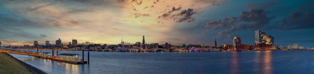 Obraz na płótnie Canvas Skyline of the Free and Hanseatic City of Hamburg, Germany.
