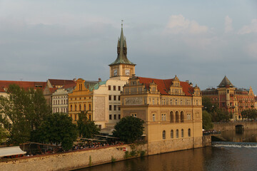 Fototapeta na wymiar Atardecer en la Praga vieja