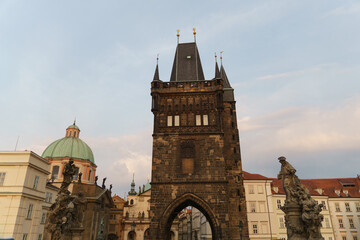 Fototapeta na wymiar Atardecer sobre el Puente de Carlos en Praga