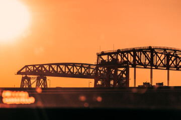 Puentes de la boca y atardecer &eacute;pico 