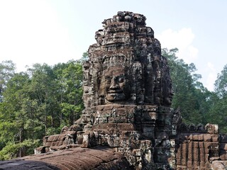 Fototapeta na wymiar カンボジアのアンコール遺跡のアンコールトムの中のバイヨン寺院の人面像