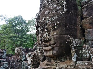 カンボジアのアンコール遺跡のアンコールトムの中のバイヨン寺院の人面像