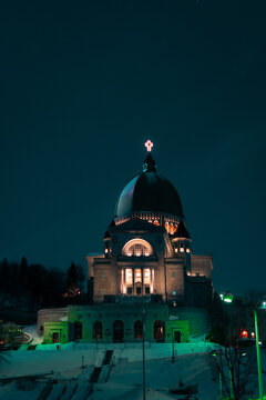 Parroqu&iacute;a de San Jos&eacute; por la noche (orange/teal)