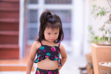 Children have itching. Baby aged 3 - 4 years.
