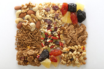 色々なシリアルやグラノーラやミューズリーの集合写真