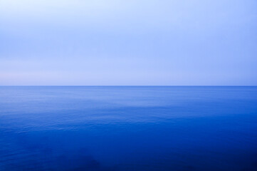 青い空と青い海