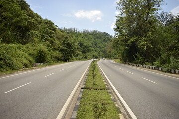 Fototapeta na wymiar national highway 6 between assam and meghalaya
