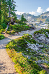 Obraz premium Majestic mountains in Bagley Lake Park, Mount Baker, Washington, USA.
