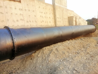 Fototapeta na wymiar Large water delivery hose, Large water pipelines on the construction site.