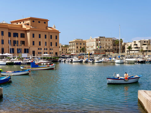 edifici nella citt&agrave; di bari