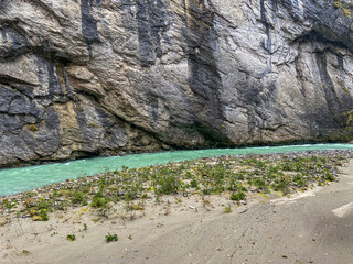 Grünes Wasser in der Aarechlucht bei Meiringen.