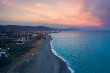Vista aerea spiaggia di Locri al tramonto 