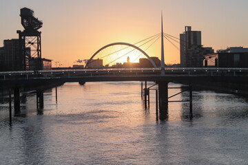 Glasgow; Sonnenaufgang über dem Clyde