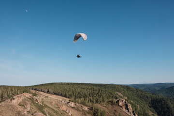 Fototapeta na wymiar paragliding in the mountains