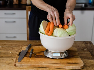 How to make sauerkraut, Series of 17 Photos