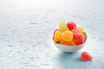 Gummibonbons in einer Schale; Geleebonbons