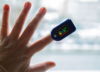 pulsoxymeter on the finger of the hand