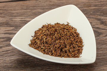 Dry zeera seeds in the bowl
