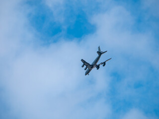 avion dans le ciel