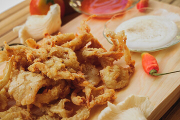 delicious fried mushrooms and chili sauce