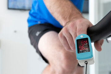 oxygen sensor at the fingertip during a stress test on a bicycle