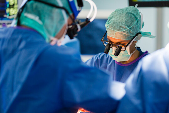 two cardiovascular surgeons operate on a patient
