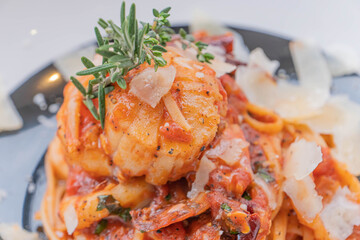 Spaghetti with prawns, sea scallops and parmesan