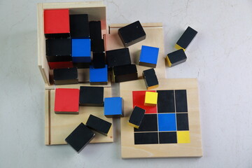 Montessori binomial and trinomial cubes 