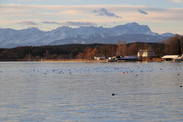 Blick über den Starnberger See zur Zugspitze