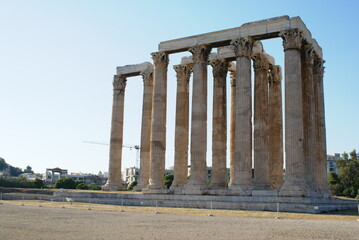 Fototapeta premium The ruins of the Temple of Zeus (Olympiaion) in Athens, Greece