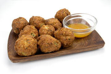 accras de morue isolé sur un fond blanc