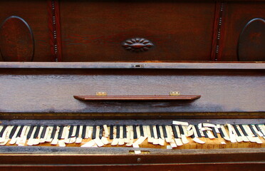 Fototapeta na wymiar old piano and keys