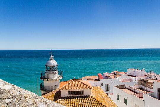 photo of the lighthouse of peñiscola, with panoramic view of the town and the sea in the background