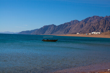 sea ​​and mountains