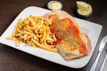 milanesa napolitana con papas fritas