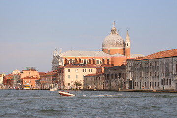 Fototapeta na wymiar Venice church on canal