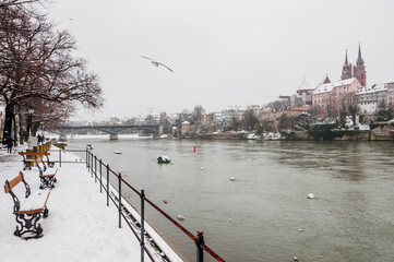 Basel, Kleinbasel, Rhein, Rheinufer, Uferweg, Parkbank, Münster, Kirche, Grossbasel, Basel-Stadt,...