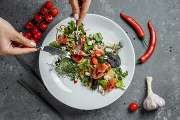 jamon salad, salad mix, spinach, pear, cherry tomatoes, Dor Blue, capers and vinegar dressing...