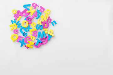 アルファベットの集合。円形。