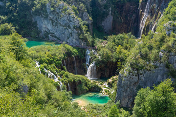 Fototapeta na wymiar Little colorful lake and beautiful waterfalls in Plitvice Lakes National Park, Croatia