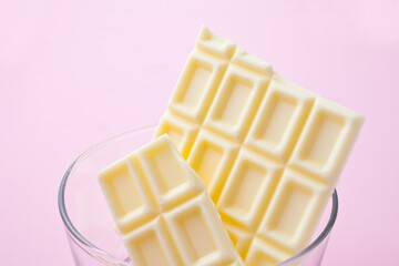 ホワイトチョコレート　割る