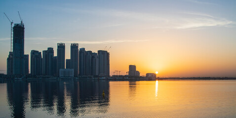 Obraz premium Dubai, UAE - 01.29.202 Sunrise over Dubai city skyline. Creek Harbor by EMAAR. Outdoors