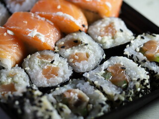 set sushi in black plastic box