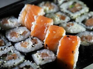 set sushi in black plastic box