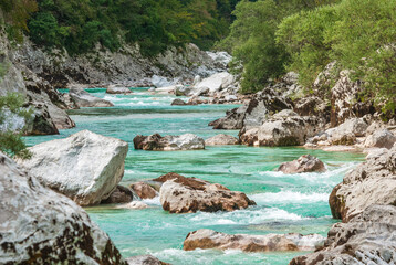 Typische Flusslandschaft an der oberen Soca in Slowenien