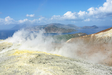 Schwefeldampf am Krater des Vulcano © ARochau