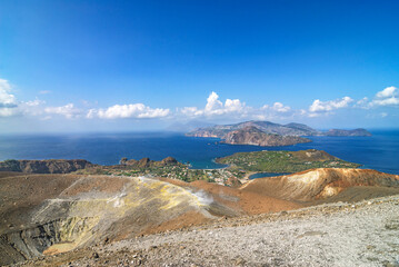 Liparische Inseln - Ausblick auf Lipari vom Krater des Vulcano aus